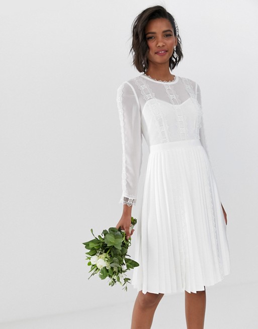 robes-de-mariee-courtes-asos