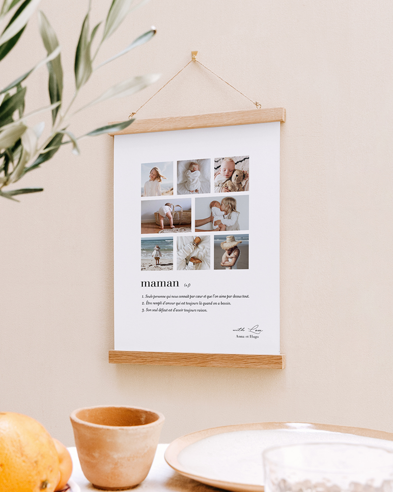 Afficeh personnalisée de 8 photographies différentes de familles. En-dessous, une définition de maman.