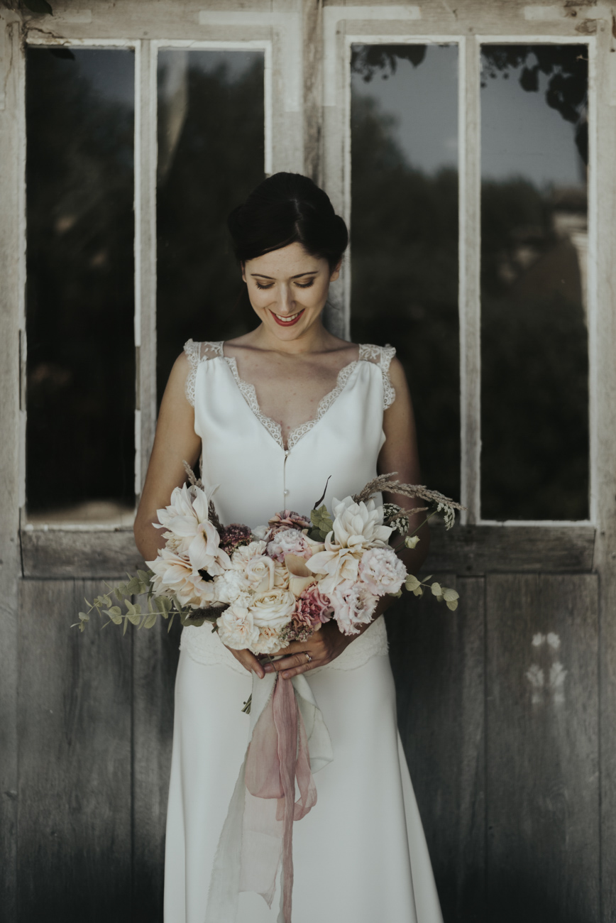 mariee-avec-un-bouquet