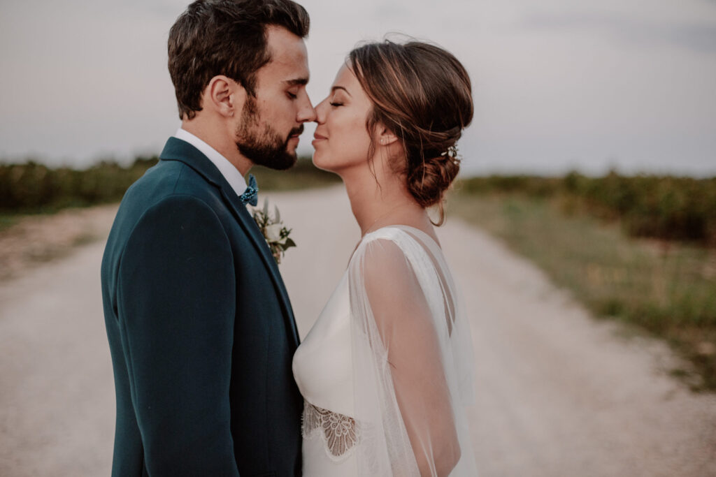 mariage-romantique-et-fleuri-maries-photo