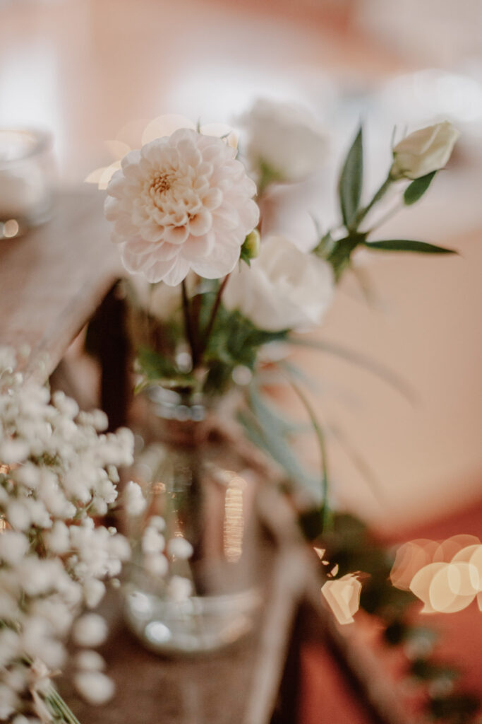 mariage-romantique-et-fleuri-mas-conte-deco