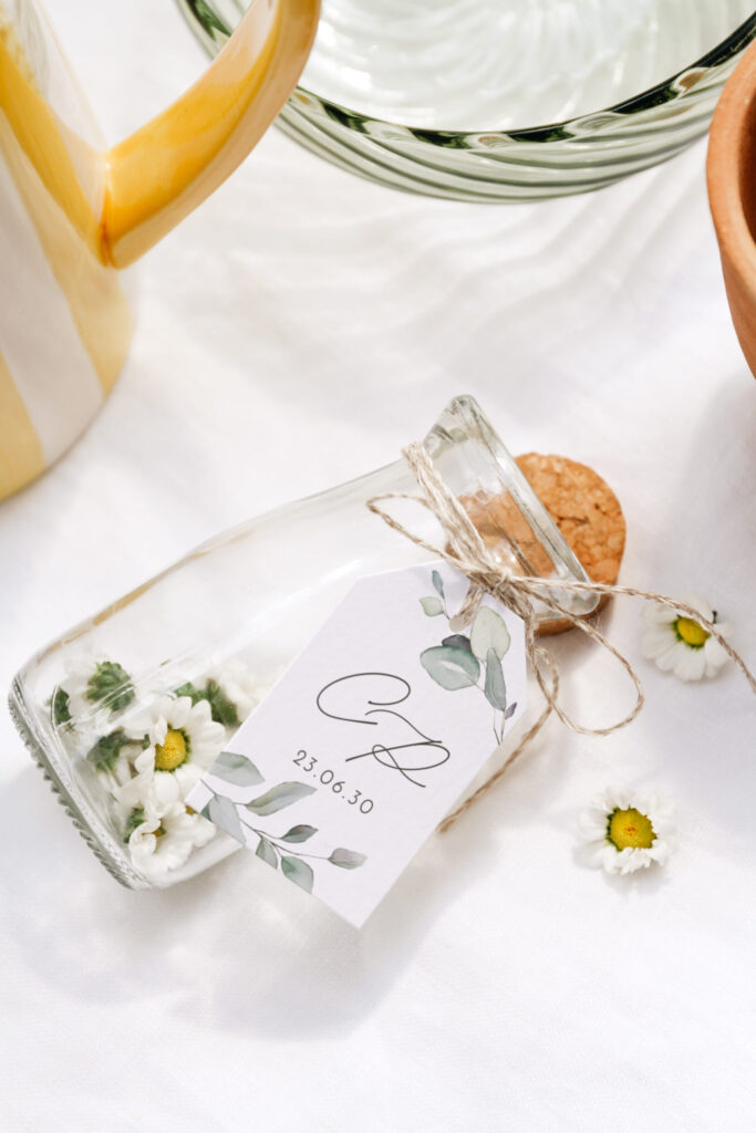 cadeau d'invité de mariage avec une étiquette personnalisée.
