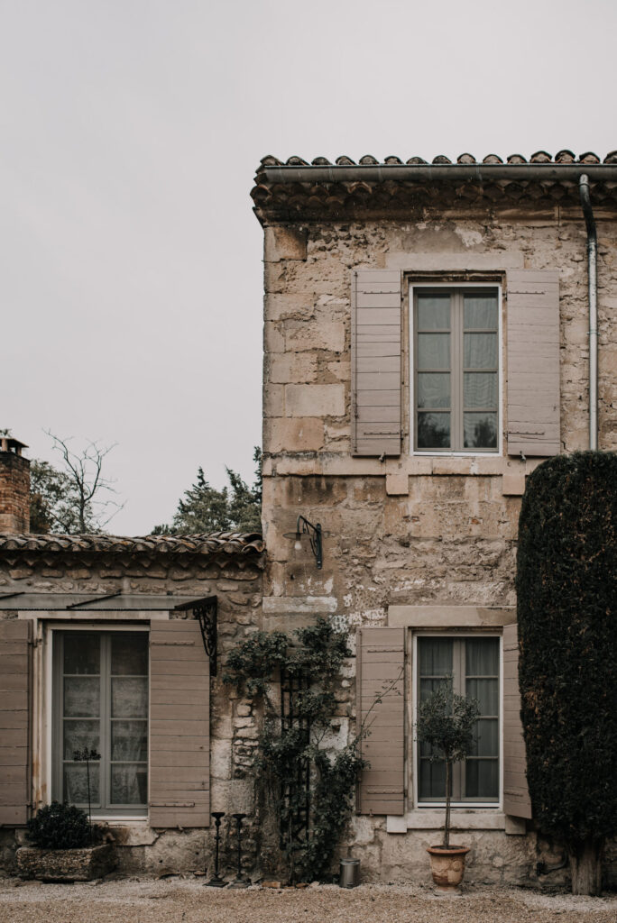 mariage-provençal-et-chic-mas-comtes-façade