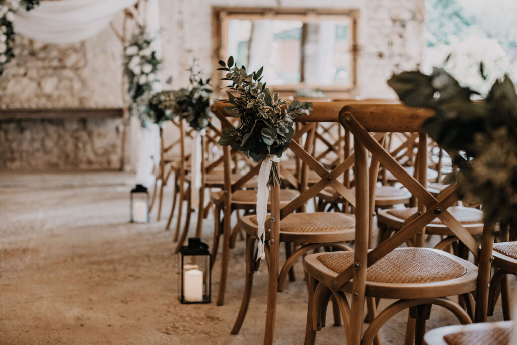 mariage-provençal-et-chic-mas-comtes-decoration-chaise