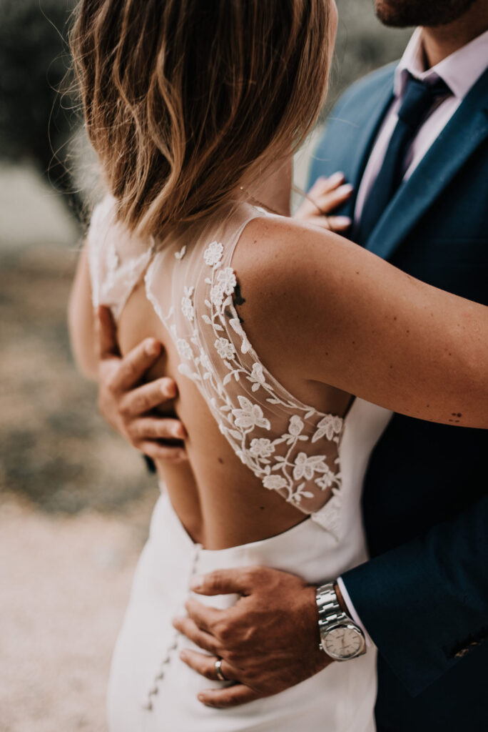 mariage-provençal-et-chic-mas-comtes-couple
