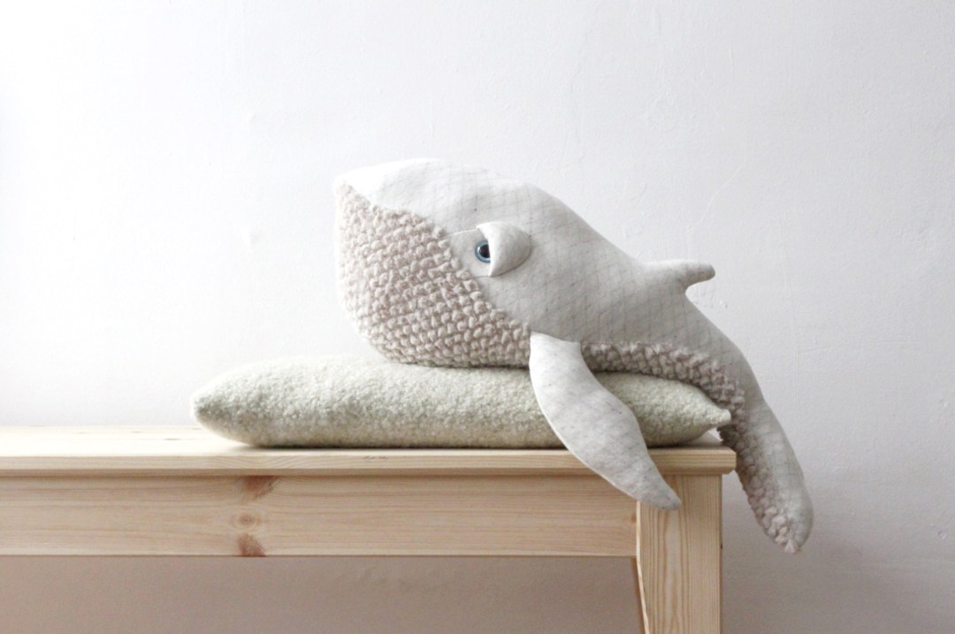 Big stuffed baleine