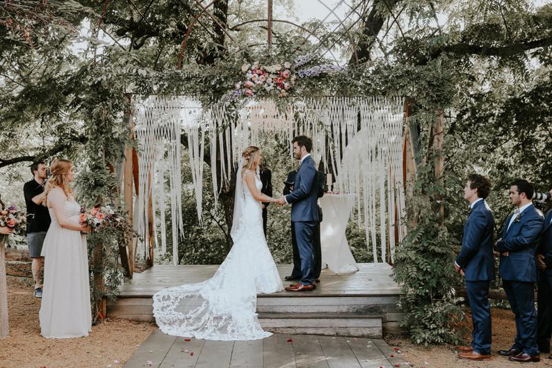 20 manières d&rsquo;intégrer le macramé à votre mariage