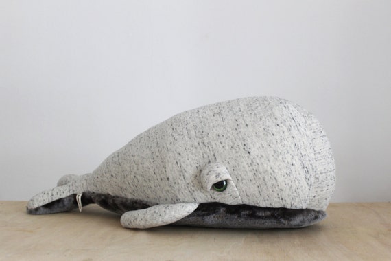 big stuffed petite baleine