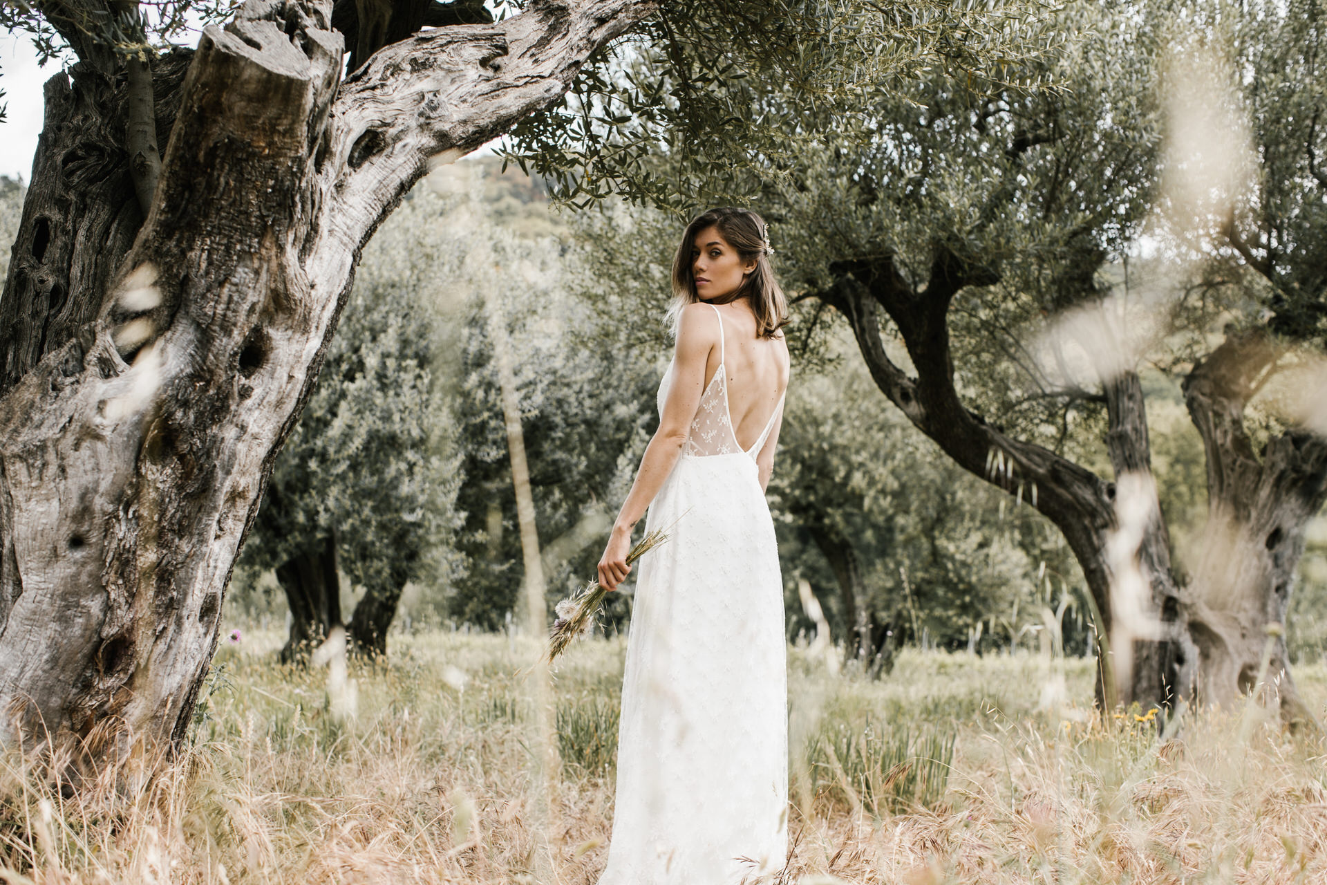 lorafolk-collection-robe-de-mariee-2020-bretelles-dos-nu